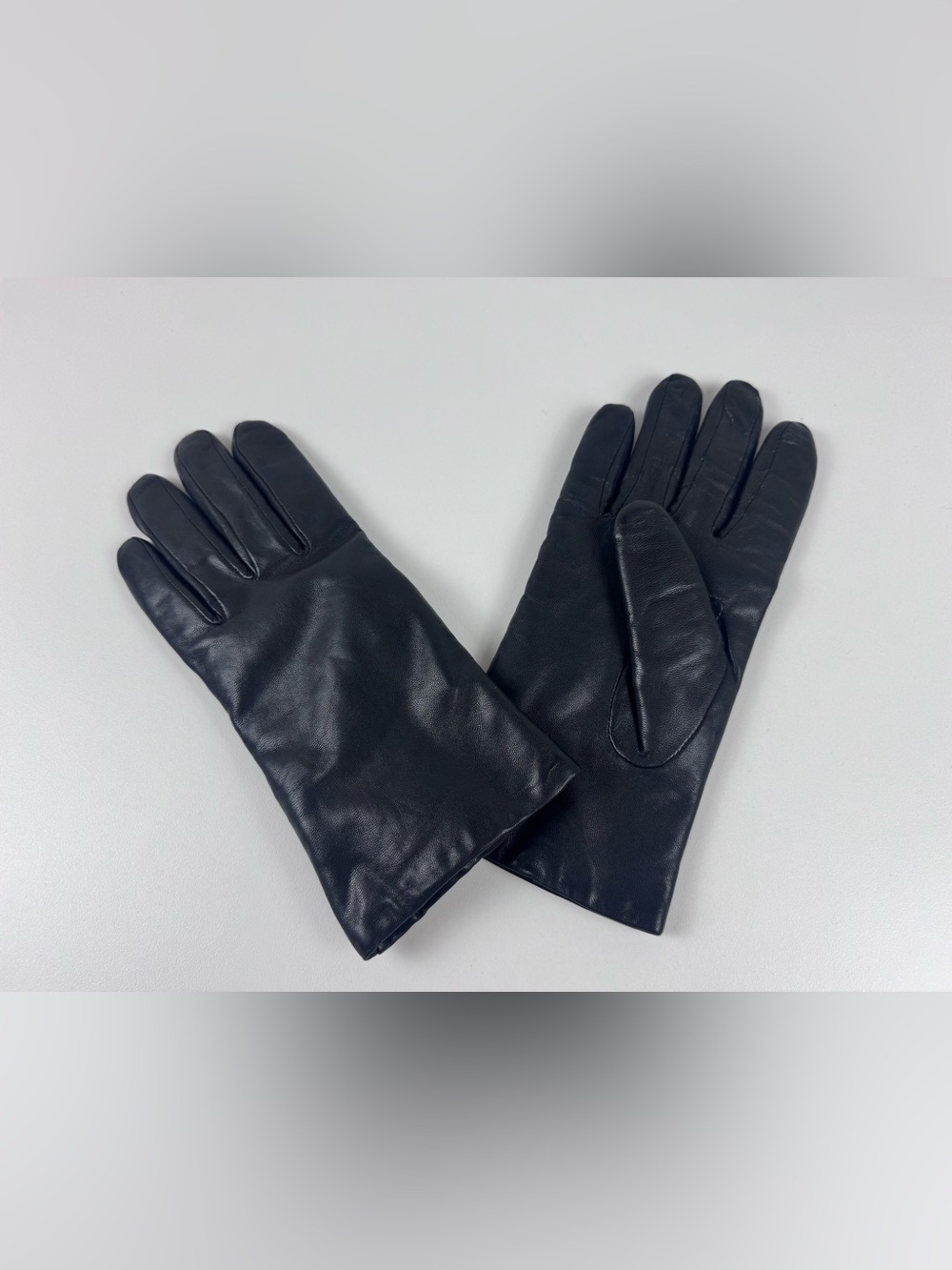 Isotoner Womens Classic Black Leather Gloves Thinsulate lining size 7.5 - Picture 6 of 8